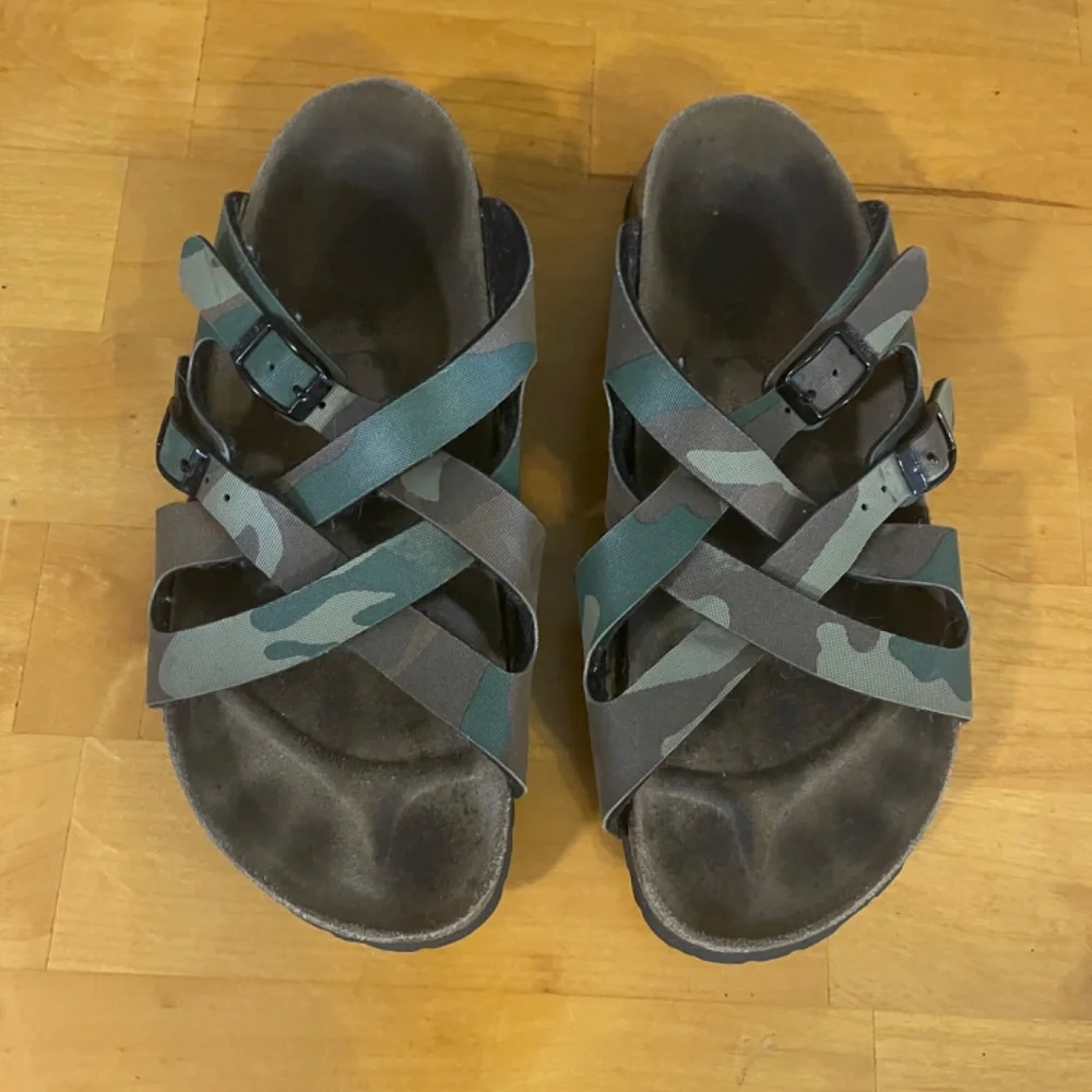Camo Birkies by Birkenstock Strappy Footbed Sandals W 7 - Picture 2 of 8